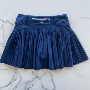 Athleta Girls pleated-back navy tennis skirt, *EXCELLENT* condition, size L/12
